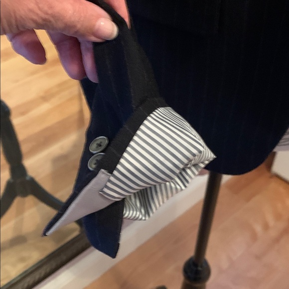 Women’s Pinstripe banana republic wool/spandex fully lined blazer, stitch accent - Picture 4 of 7